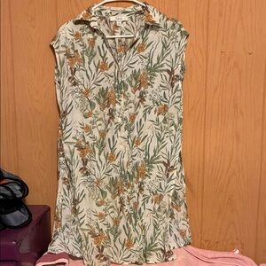 Floral Sleeveless Blouse with Button-Up